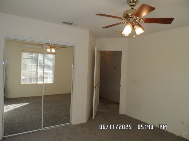 Building Photo - 3 Bedrooms, Den, 2 Bathrooms, 3 Car Garage...