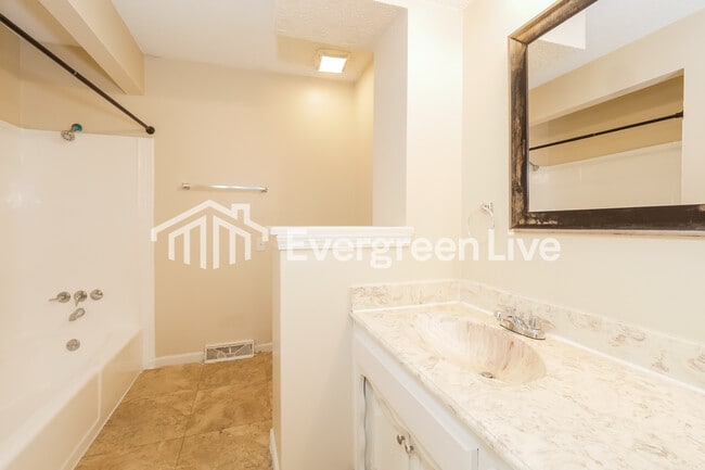 Building Photo - 7509 E 127th St