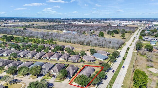 Building Photo - 5643 Walnut Glen Ln