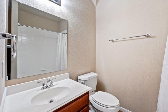 Building Photo - 115 Black Swan Pl