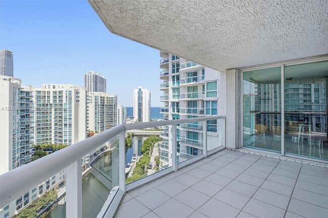 Building Photo - 16500 Collins Ave