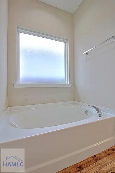 Building Photo - 582 Burke Dr