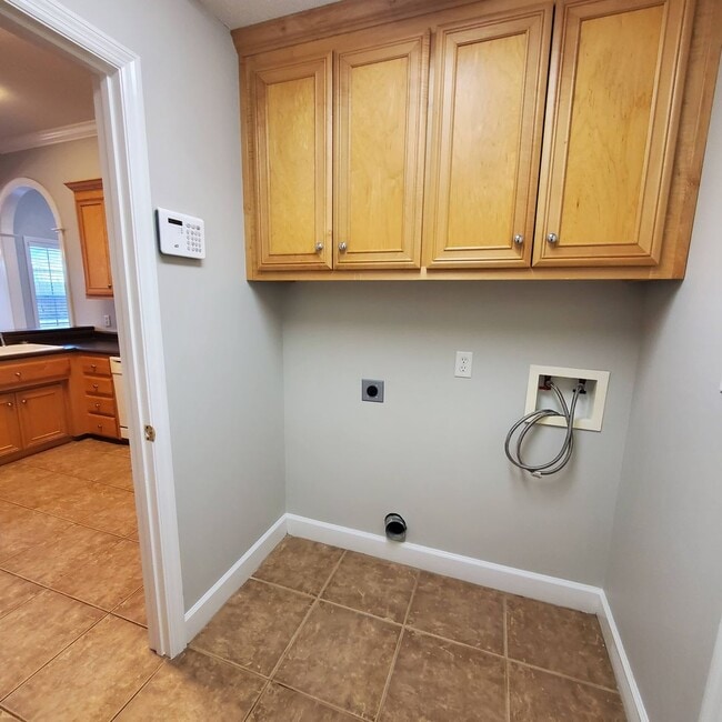 Building Photo - Elegant 3/2 Home in Highlands - Your Georg...