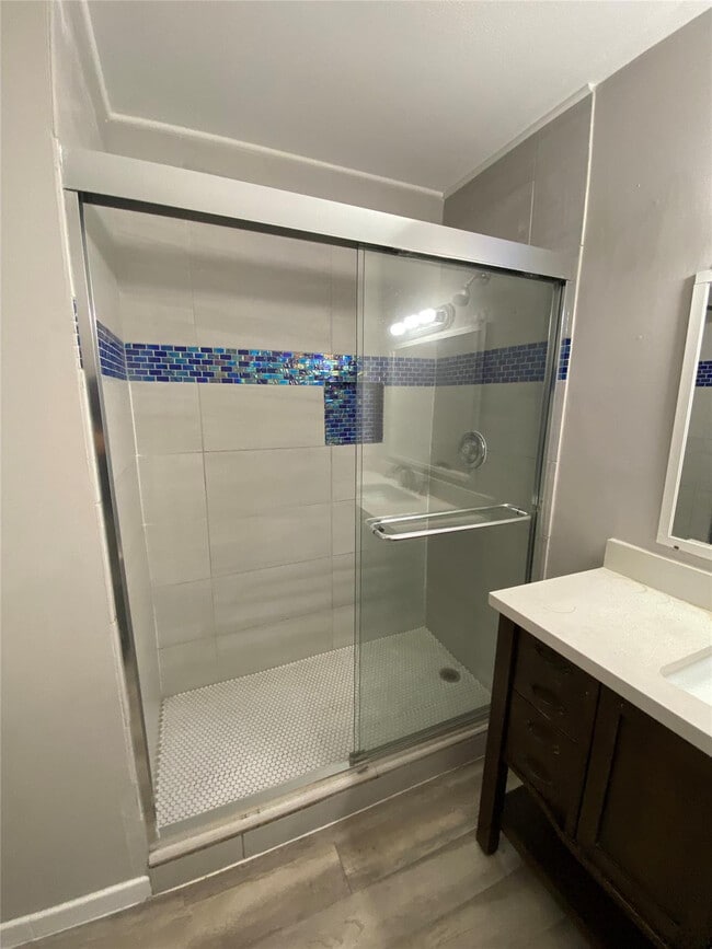 Building Photo - 4690 Summit Blvd