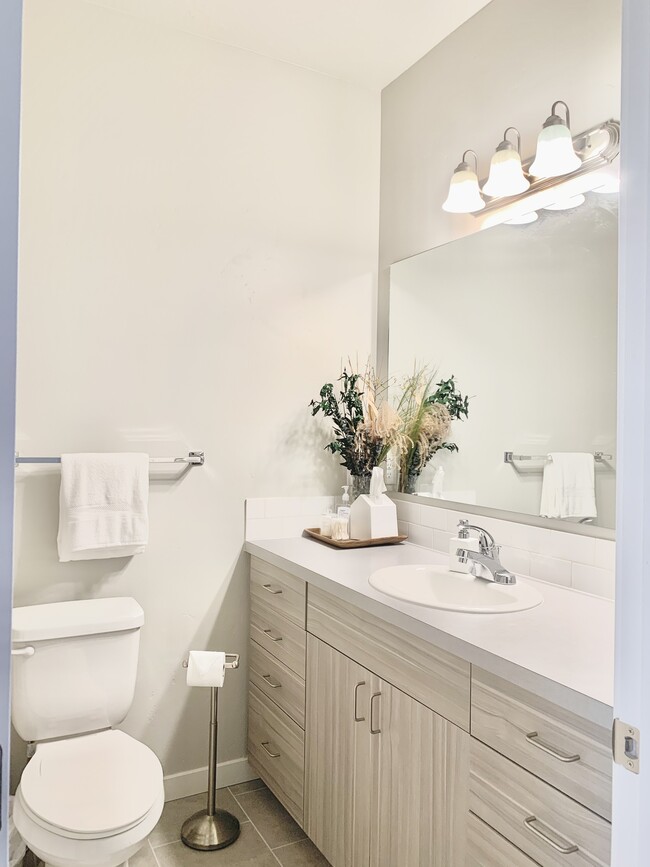 Bathroom 1 - 4261 N Reed Ln