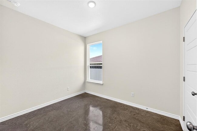 Building Photo - 628 Pacific Crest Trl