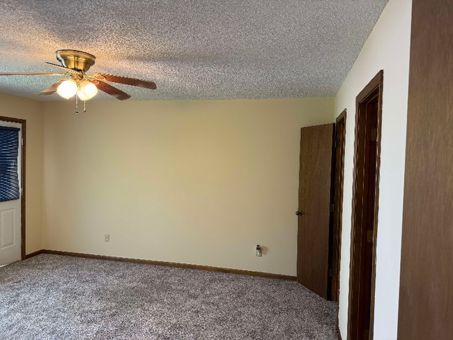 Building Photo - 8323 Woodson Dr