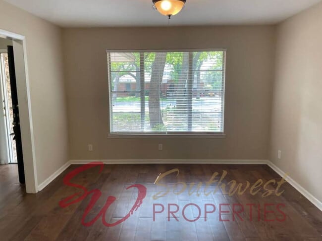 Building Photo - Lovely 3 bedroom home in established, quiet neighborhood