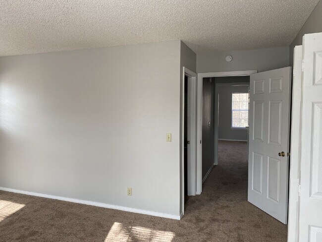 Building Photo - 503 Cammellia Dr Unit B