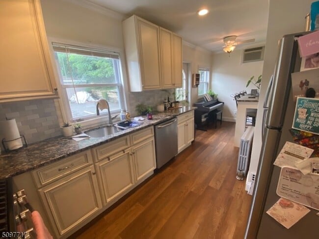 Building Photo - 134 Washington St