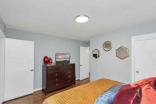 Building Photo - 2107 Wakefield Dr