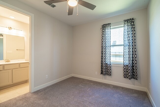 Building Photo - 4706 Llano Lp