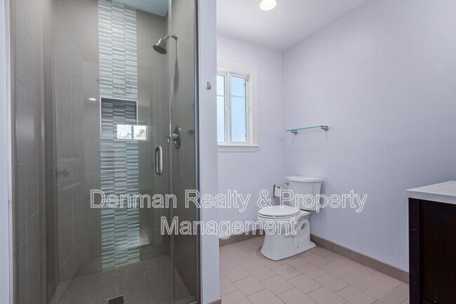 Building Photo - 1513 E Earll Dr
