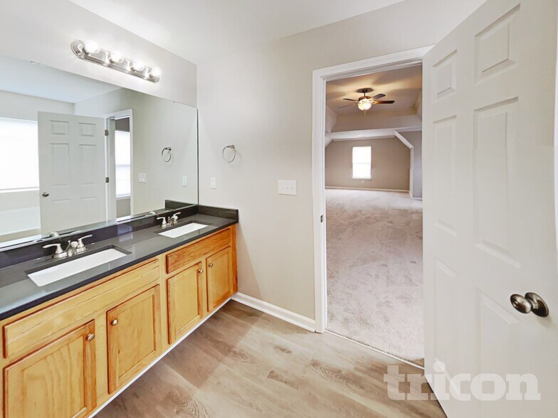 Building Photo - 713 Southridge Dr