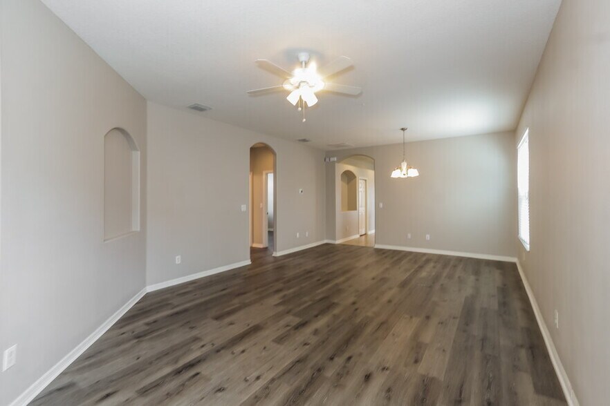 Building Photo - 808 College Chase Dr