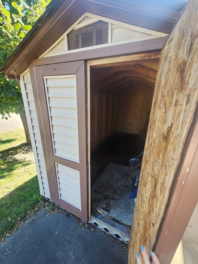 Building Photo - Charming 2bd Home in Roseville- Close to E...