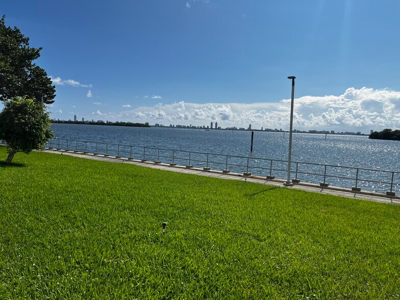 Building Photo - 880 NE 69th St