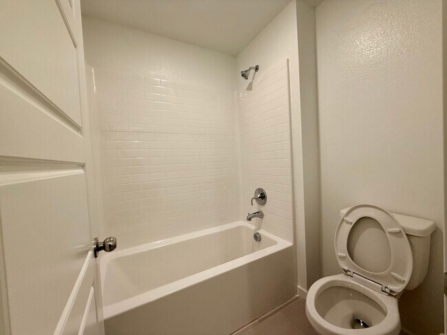 Building Photo - BRAND NEW 3 BED 2.5 BATH 2 BALCONY 2 CAR GARAGE TOWNHOUSE IN HENDERSON FOR RENT!!
