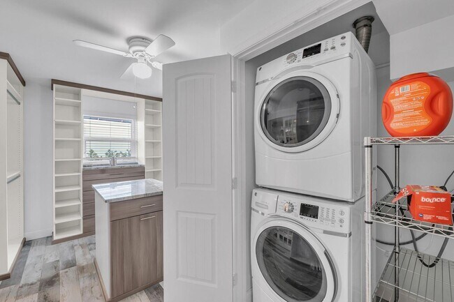 Building Photo - 530 NE 17th St