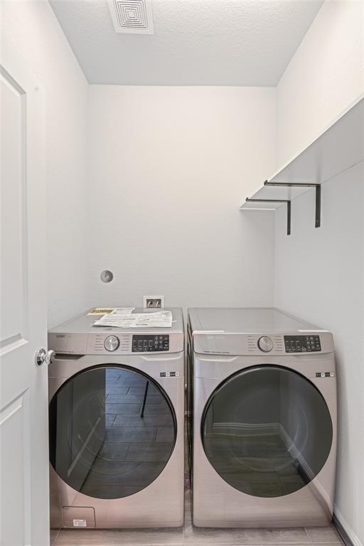 Building Photo - 204 Greenway Dr