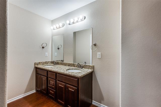 Building Photo - 1824 Village Park Trail