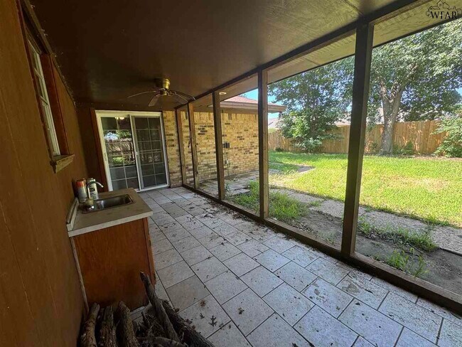 Building Photo - 3002 Cromwell Ave