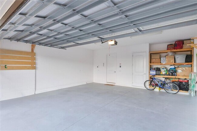 Building Photo - 5092 Twin Lakes Blvd