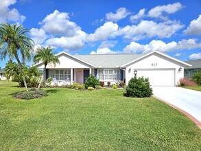 Building Photo - Annual Rental or 6+ month option - FURNISHED HEATED POOL HOME. Gorgeous 3 Bedroom, 3 Bath, 2 Car ...