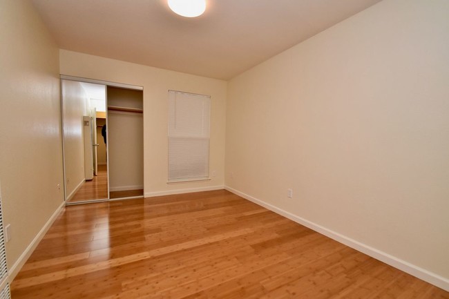 Building Photo - Adorable Unit Steps from Downtown San Anselmo