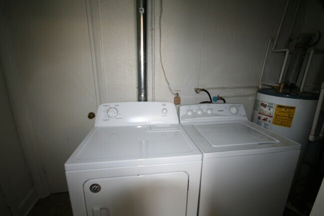 Building Photo - Two bedrooms, hardwood throughout, and a private driveway — all under $1,400 near Duke West.