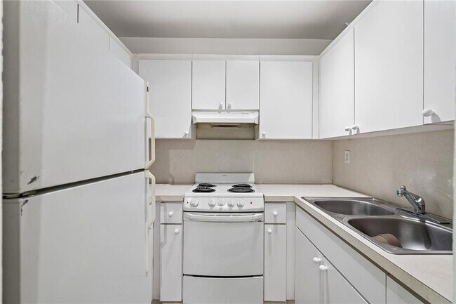 Building Photo - 1142 NE 4th Ave