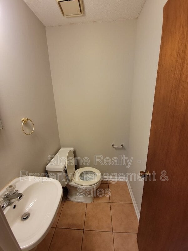 Building Photo - 212 Miami St