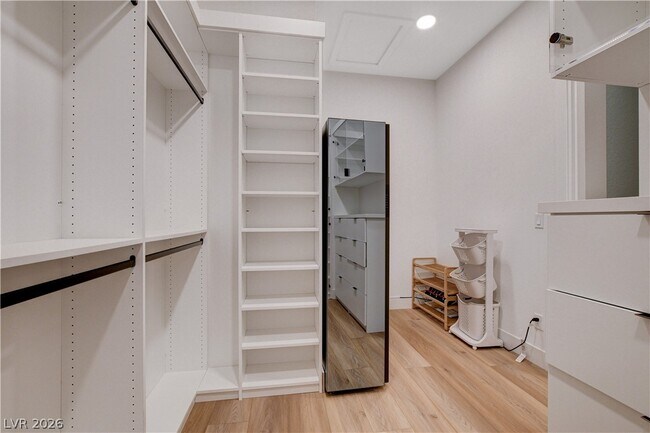 Building Photo - 779 Willits St