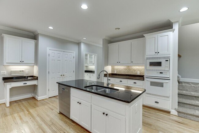 Building Photo - 9345 Riverclub Pkwy