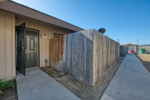Building Photo - 3221 E Normal Ave