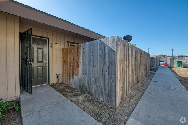 Building Photo - 3221 E Normal Ave