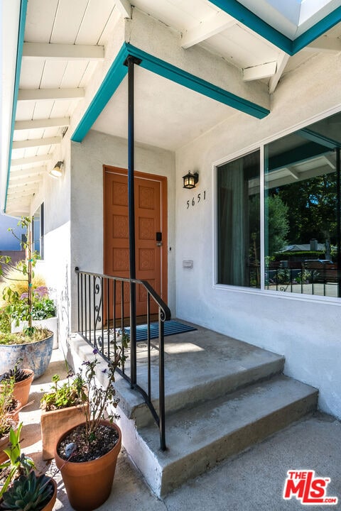 Building Photo - 5651 Mammoth Ave