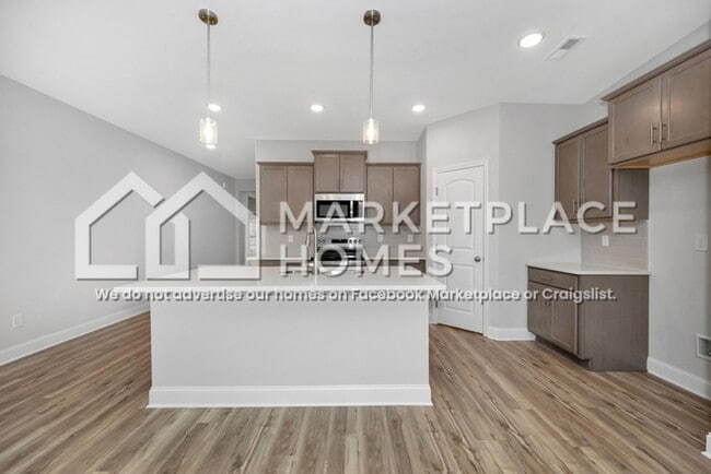 Building Photo - 14138 Nursery Dr