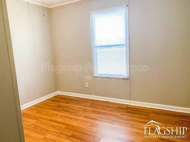 Building Photo - 126 Radford Dr