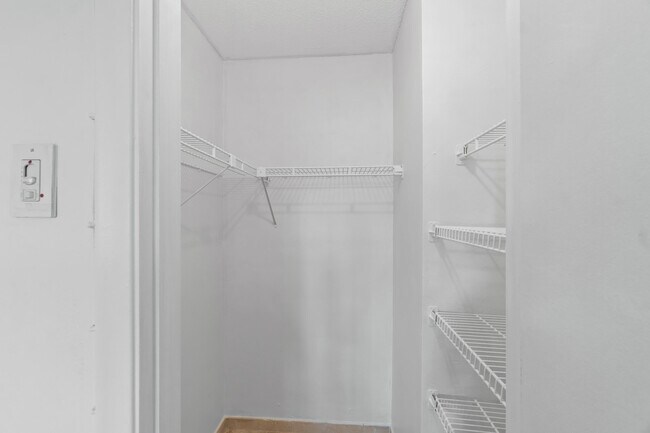 Building Photo - 2615 NE 1st Ct