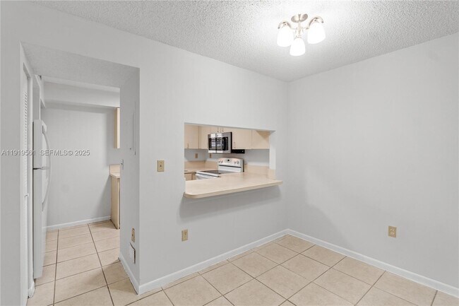 Building Photo - 14900 SW 82nd Terrace