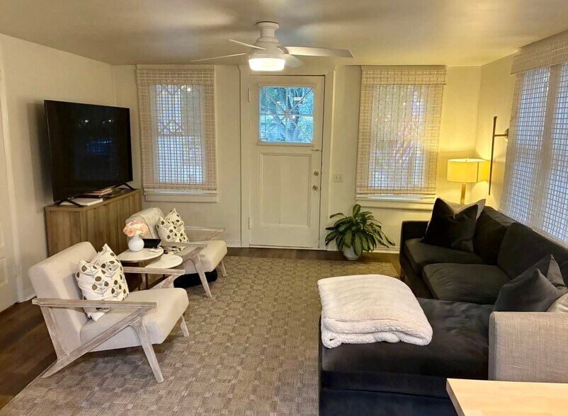 Living room - 58 N Reed Ave