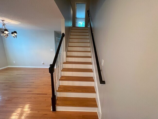 Building Photo - 135 Kimeo Way