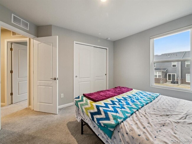 Building Photo - 4765 Glenora Dr