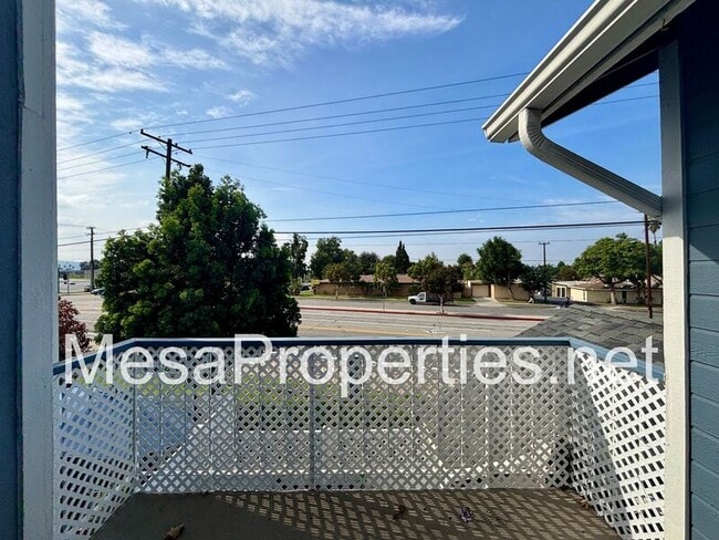 Building Photo - 118 N Glendora Ave