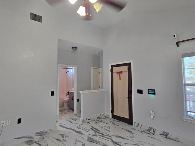 Building Photo - 7013 Marejada Dr