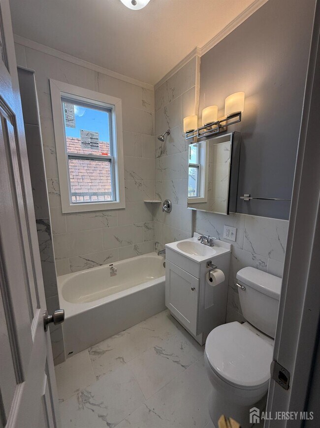 Building Photo - 205 Duncan Ave