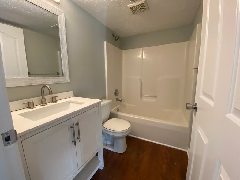 Building Photo - 218 Pinnacle Ct