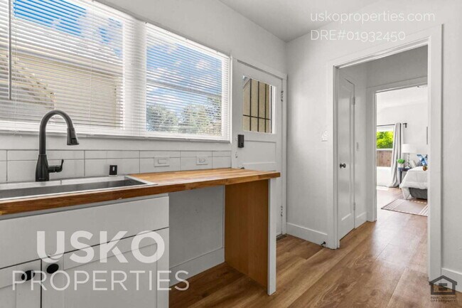 Building Photo - "Charming 4-Bed Retreat in the Heart of Sacramento - 1407 Sq Ft of Comfort!"