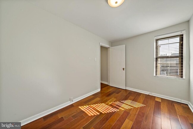 Building Photo - 2326 E Hazzard St
